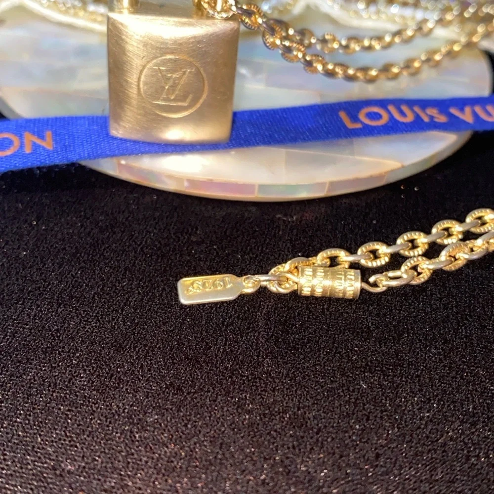 Louis Vuitton RARE 201 Series 100% Authentic Gold Lock & Vintage Chain & Ribbon! - Picture 6 of 10